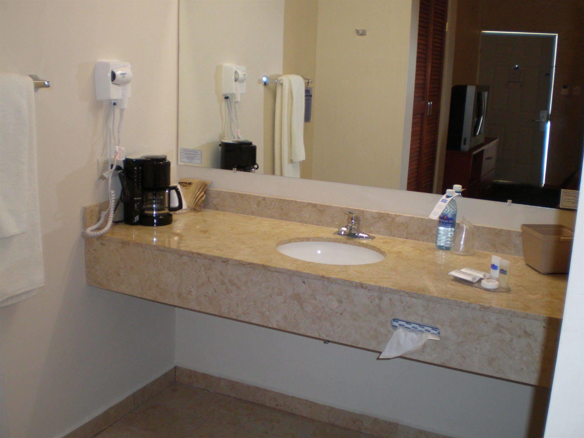 American Inn Hotel & Suites Delicias Exteriér fotografie